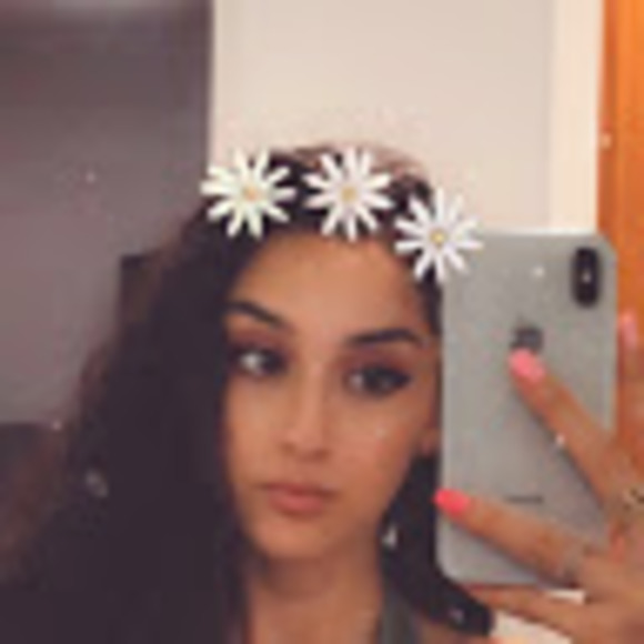 Meet your Posher, Aryana - Picture 1 of 1